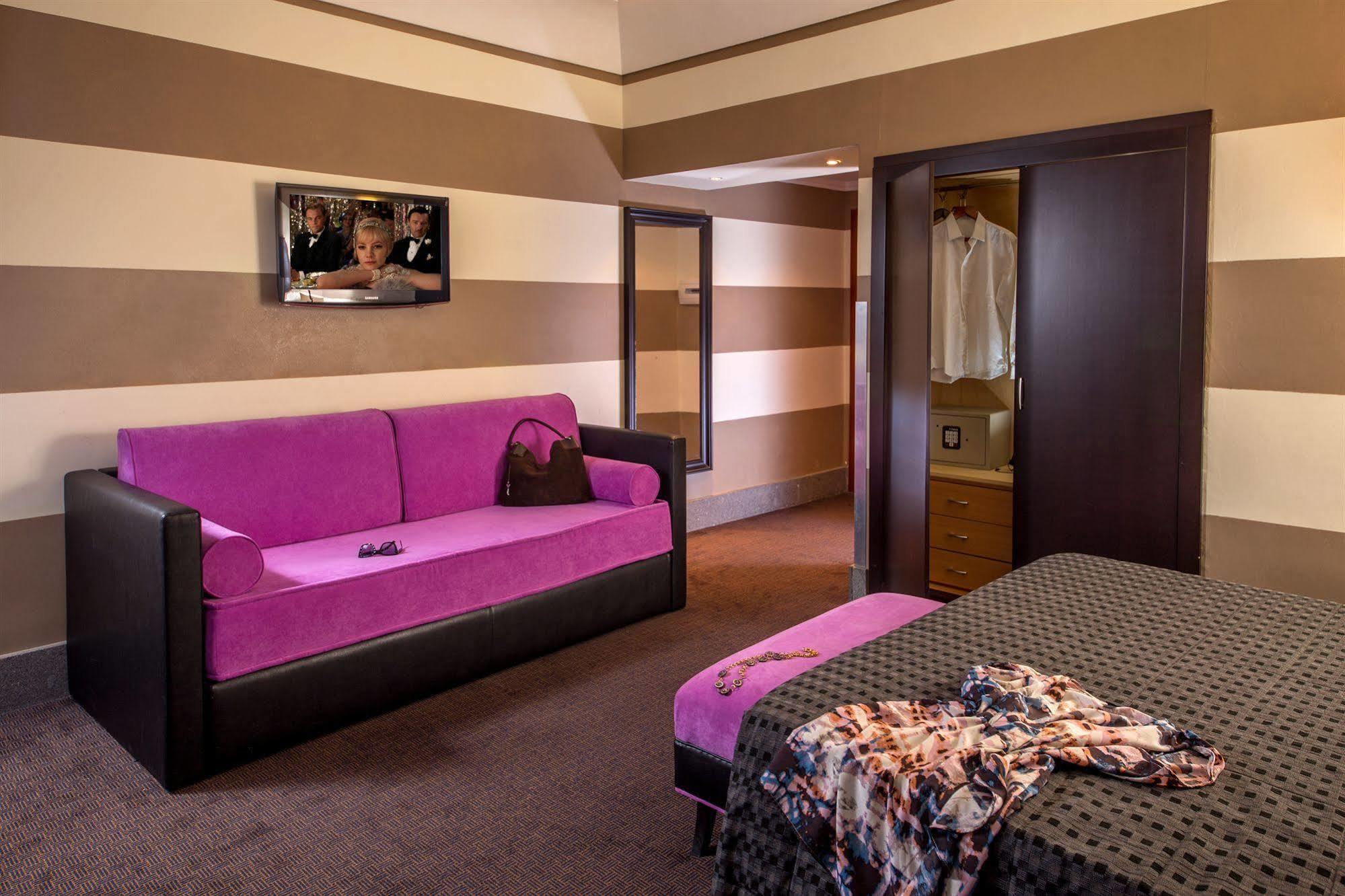 Panama Garden Hotel 4*